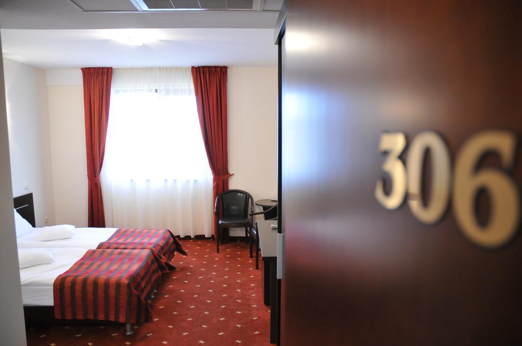 Hotel Roberts ซีบิว ภายนอก รูปภาพ