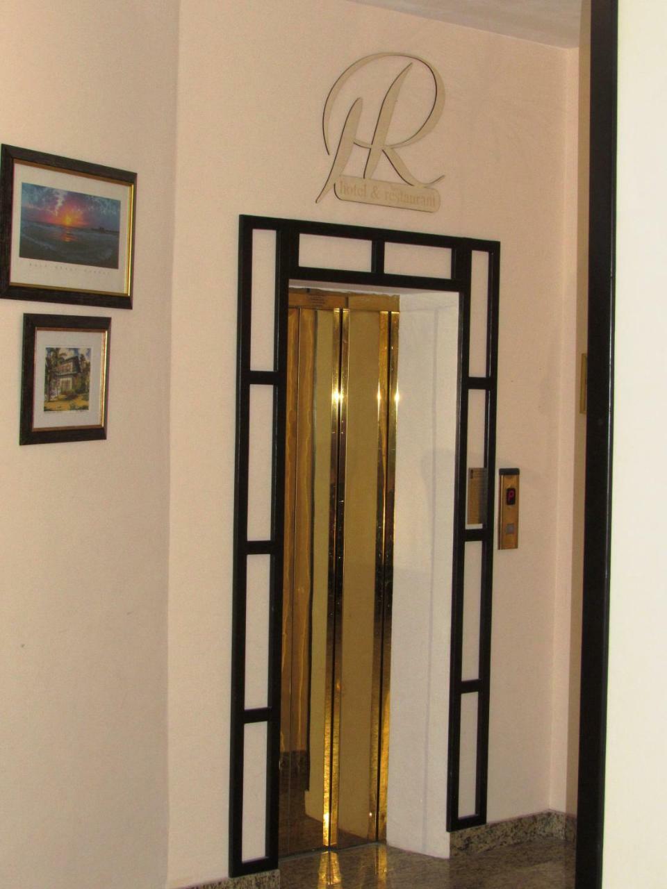 Hotel Roberts ซีบิว ภายนอก รูปภาพ